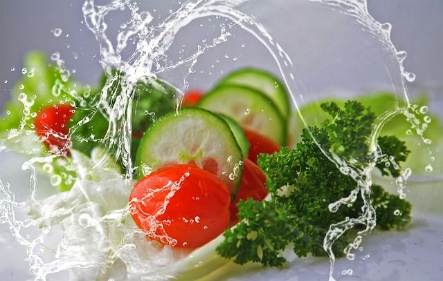 verduras frescas con agua